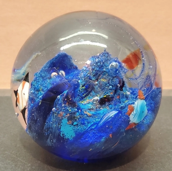 Vintage Crystal Clear Aquarium Art Paperweight Crystal Globe Expertly Crafted - Picture 10 of 12